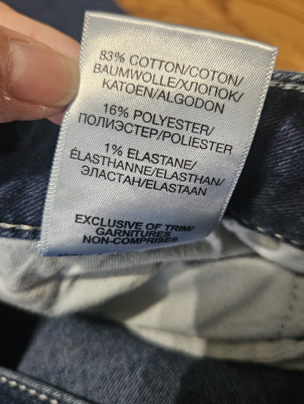 Silver Wimens Dark Blue Denim Jean Capris. - Picture 6 of 9